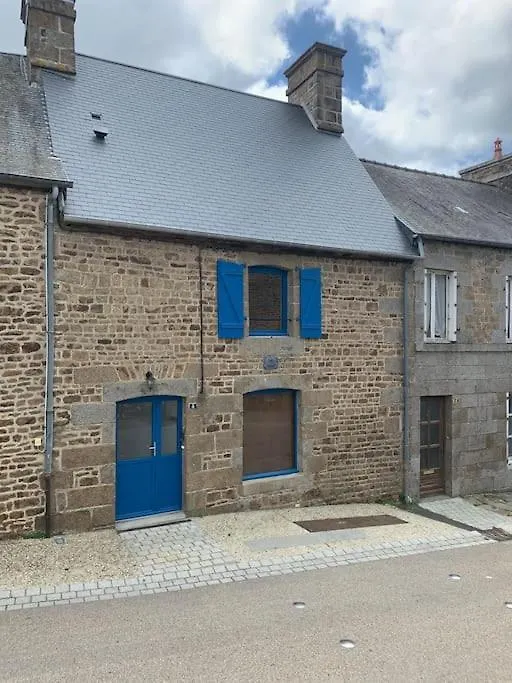 Vila Location Saisonniere A Montours 0*,